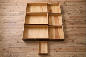 アンティーク家具　和製アンティーク　大正昭和期　総楠の木材製の上質な引き出し(チェスト)