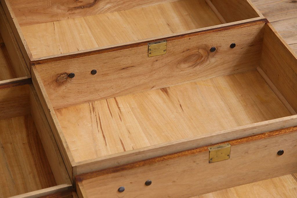 アンティーク家具　和製アンティーク　大正昭和期　総楠の木材製の上質な引き出し(チェスト)