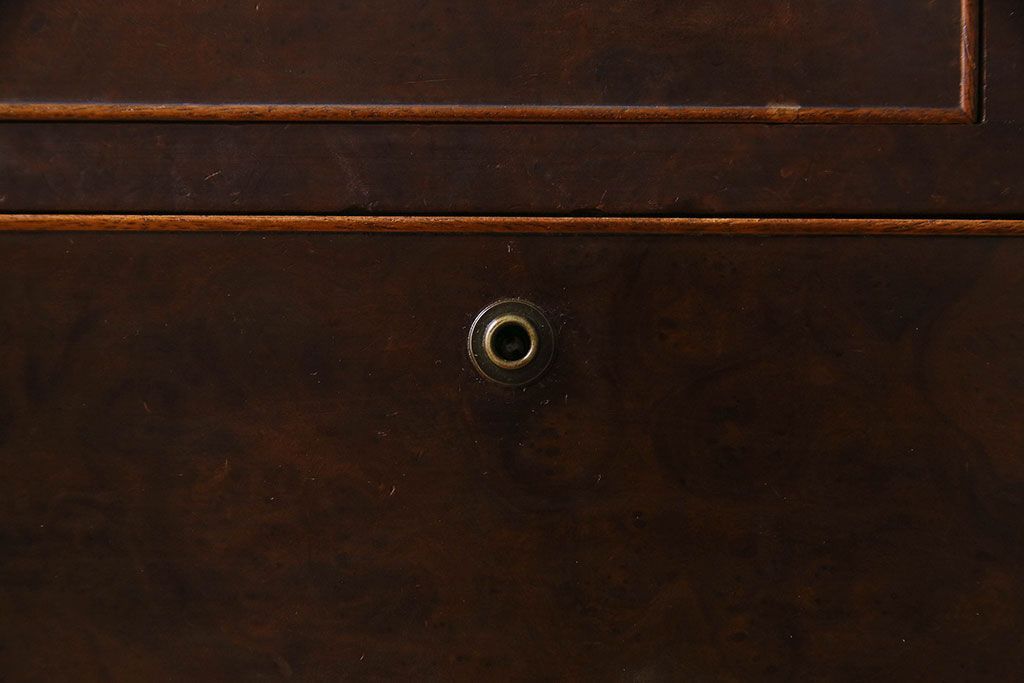 アンティーク家具　和製アンティーク　大正昭和期　総楠の木材製の上質な引き出し(チェスト)