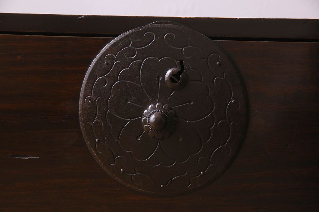 アンティーク家具　R-1　古民具・骨董　前面栗材の米沢箪笥・下段(衣装箪笥、ローボード、テレビボード)(2)