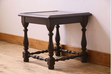 アンティーク雑貨　ナラ材　シックで落ち着きのあるサイドテーブル(花台、飾り台)