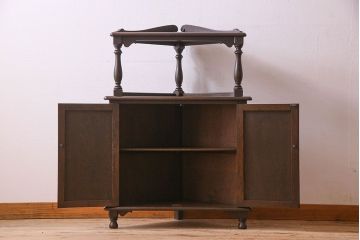 アンティーク家具　ナラ素材使用!気品漂うコーナーラック(収納棚)