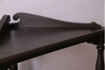 アンティーク家具　ナラ素材使用!気品漂うコーナーラック(収納棚)
