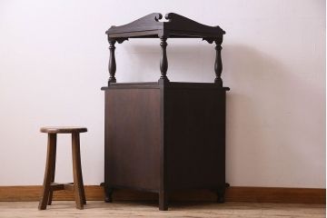 アンティーク家具　ナラ素材使用!気品漂うコーナーラック(収納棚)