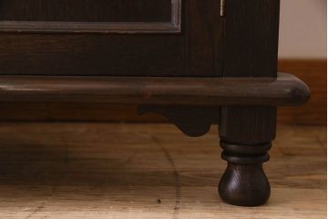 アンティーク家具　ナラ素材使用!気品漂うコーナーラック(収納棚)