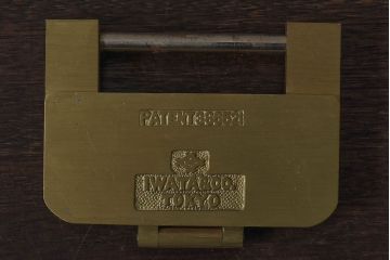アンティーク雑貨　ビンテージ　IWATA(岩田)　古い真鍮製の錠前(鍵、カギ)・鍵2個付き(1)