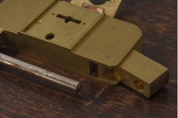 アンティーク雑貨　ビンテージ　IWATA(岩田)　古い真鍮製の錠前(鍵、カギ)・鍵2個付き(1)