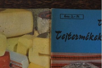 アンティーク雑貨　ビンテージ　1960年頃　ハンガリー製　レトロな雑誌(古書、英字本)(1)