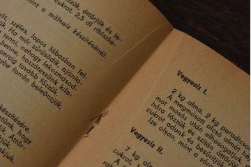アンティーク雑貨　ビンテージ　1960年頃　ハンガリー製　レトロな雑誌(古書、英字本)(3)
