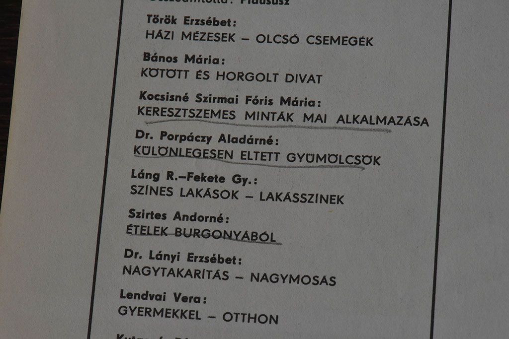 アンティーク雑貨　ビンテージ　1960年頃　ハンガリー製　レトロな雑誌(古書、英字本)(3)