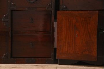 アンティーク家具　R-3　古民具・骨董　前面栗材!漆塗りが美しい時代箪笥ローボード・上段(米沢箪笥、衣装箪笥、引き出し、テレビボード)