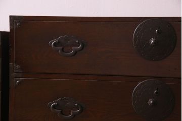 アンティーク家具　R-3　古民具・骨董　前面栗材!漆塗りが美しい時代箪笥ローボード・下段(米沢箪笥、衣装箪笥、引き出し、テレビボード)