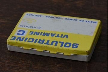 アンティーク雑貨　フランスアンティーク　シャビーなティン缶(ブリキ缶、小物入れ)