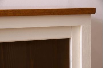 ペイント家具　アイボリーカラー　樺材天板の戸棚(キャビネット、カウンター)