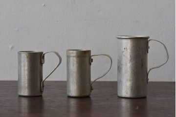 アンティーク雑貨　ビンテージ　ハンガリー製　アルミ製計量コップ(計量カップ)3個セット