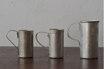 アンティーク雑貨　ビンテージ　ハンガリー製　アルミ製計量コップ(計量カップ)3個セット