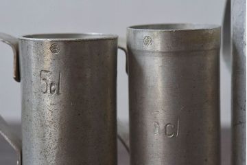 アンティーク雑貨　ビンテージ　ハンガリー製　アルミ製計量コップ(計量カップ)3個セット