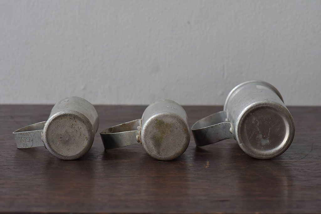 アンティーク雑貨　ビンテージ　ハンガリー製　アルミ製計量コップ(計量カップ)3個セット