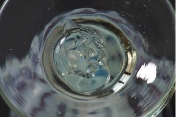 アンティーク雑貨　古民具・骨董　和ガラス　赤縁玉垂れ文なつめ形氷コップ(1)