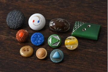 アンティーク雑貨　ビンテージ　個性豊かなチェコガラスボタン11個セット