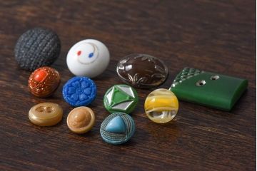 アンティーク雑貨　ビンテージ　個性豊かなチェコガラスボタン11個セット