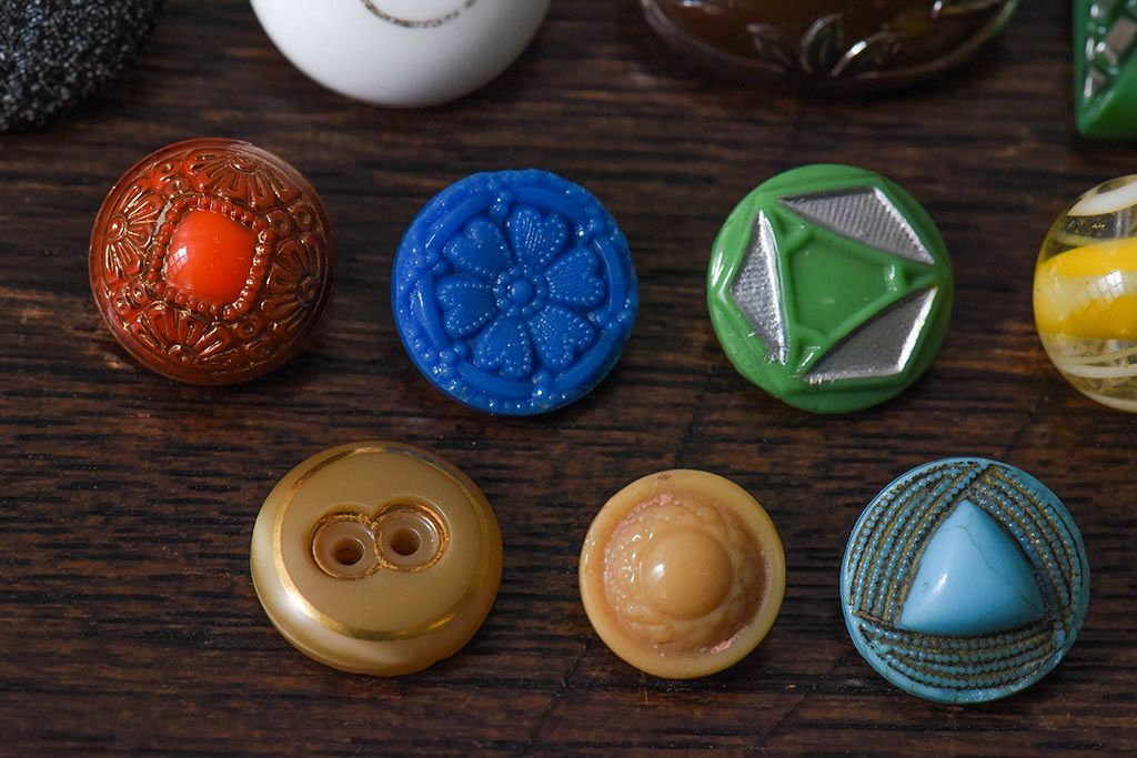 アンティーク雑貨　ビンテージ　個性豊かなチェコガラスボタン11個セット