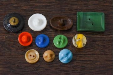 アンティーク雑貨　ビンテージ　個性豊かなチェコガラスボタン11個セット