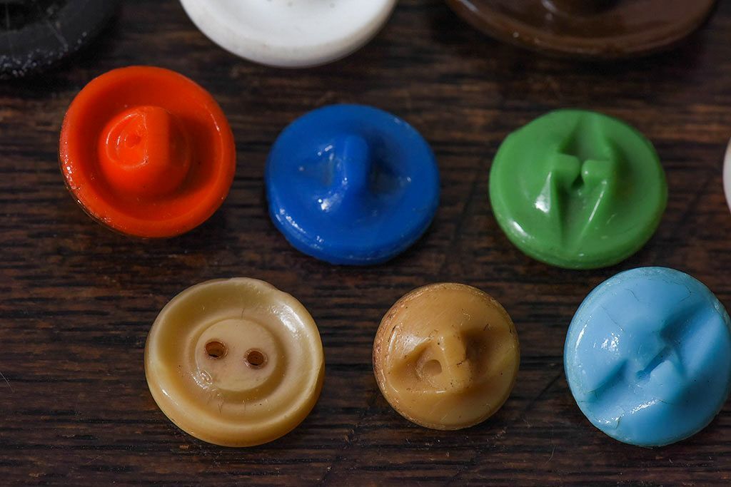アンティーク雑貨　ビンテージ　個性豊かなチェコガラスボタン11個セット