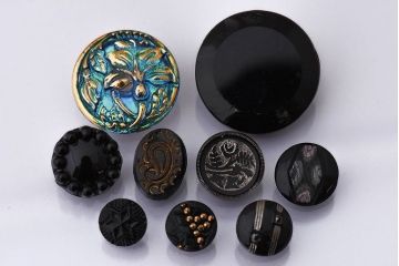 アンティーク雑貨　ビンテージ　チェコ製　ブラックガラスのボタン9個セット(2)