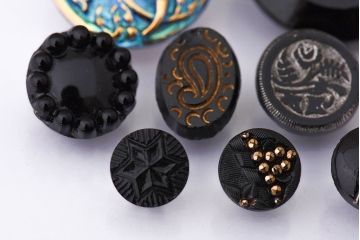 アンティーク雑貨　ビンテージ　チェコ製　ブラックガラスのボタン9個セット(2)