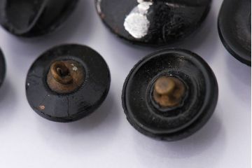 アンティーク雑貨　ビンテージ　チェコ製　ブラックガラスのボタン9個セット(2)