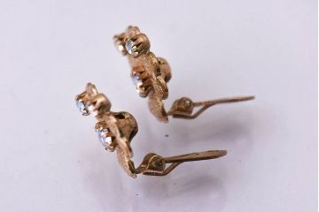 アンティーク雑貨　フランスビンテージ　クローバーモチーフのイヤリング(フラワー、ヴィンテージ)