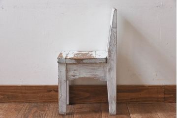 アンティーク雑貨　オリジナルペイント　小さな子供椅子(飾り台)