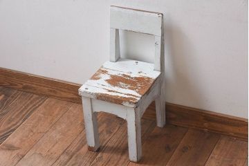 アンティーク雑貨　オリジナルペイント　小さな子供椅子(飾り台)