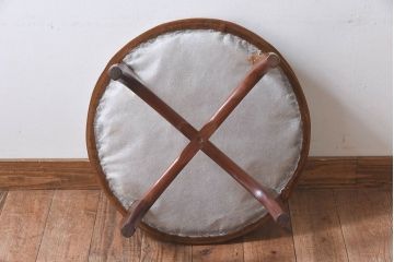 北欧家具　チーク材　フォルムがかわいらしい　クッションスツール