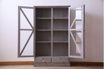 ペイント家具　印象的なデザインの扉が素敵なブックケース(本箱、収納棚、飾り棚)