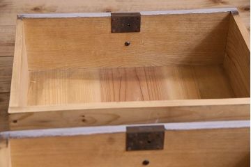 ペイント家具　印象的なデザインの扉が素敵なブックケース(本箱、収納棚、飾り棚)