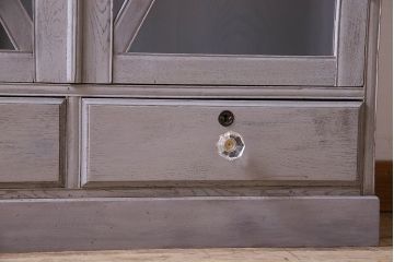 ペイント家具　印象的なデザインの扉が素敵なブックケース(本箱、収納棚、飾り棚)