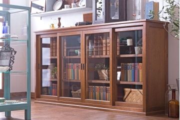 レトロ家具 昭和レトロ 四枚のガラス引き戸が印象的な収納棚(サイドボード、飾り棚)