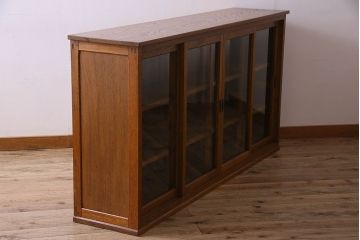 レトロ家具 昭和レトロ 四枚のガラス引き戸が印象的な収納棚(サイドボード、飾り棚)