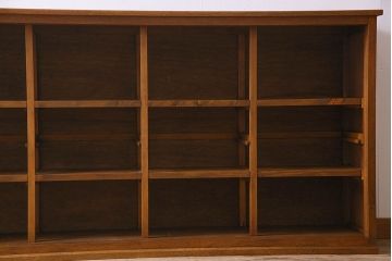 レトロ家具 昭和レトロ 四枚のガラス引き戸が印象的な収納棚(サイドボード、飾り棚)