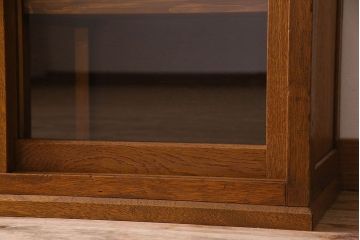 レトロ家具 昭和レトロ 四枚のガラス引き戸が印象的な収納棚(サイドボード、飾り棚)