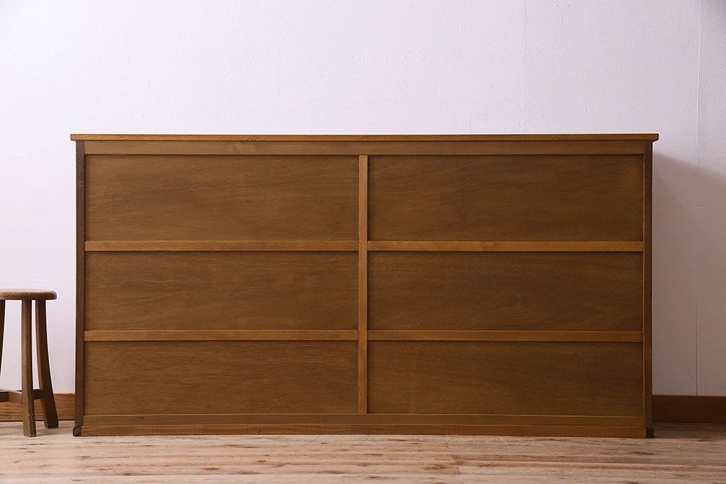 レトロ家具 昭和レトロ 四枚のガラス引き戸が印象的な収納棚(サイドボード、飾り棚)