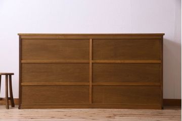 レトロ家具 昭和レトロ 四枚のガラス引き戸が印象的な収納棚(サイドボード、飾り棚)