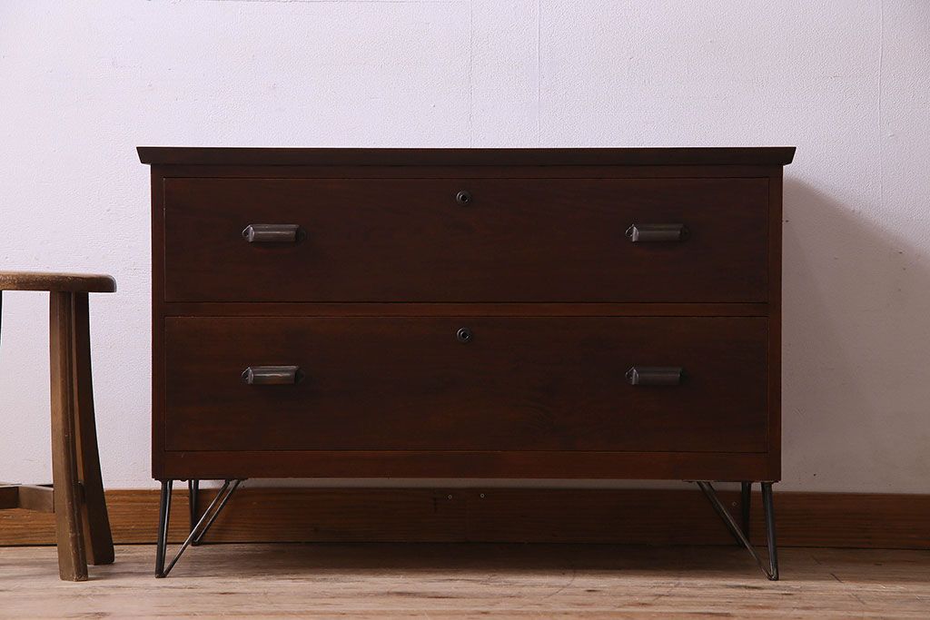 レトロ家具　昭和レトロ　前面ケヤキ材　木の質感が味わい深い鉄脚ローチェスト(ローボード、衣装箪笥、テレビ台)