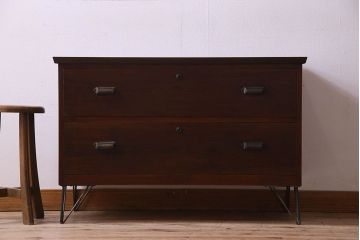 レトロ家具　昭和レトロ　前面ケヤキ材　木の質感が味わい深い鉄脚ローチェスト(ローボード、衣装箪笥、テレビ台)