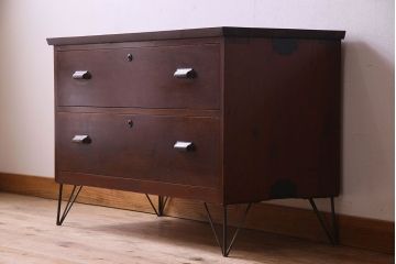 レトロ家具　昭和レトロ　前面ケヤキ材　木の質感が味わい深い鉄脚ローチェスト(ローボード、衣装箪笥、テレビ台)