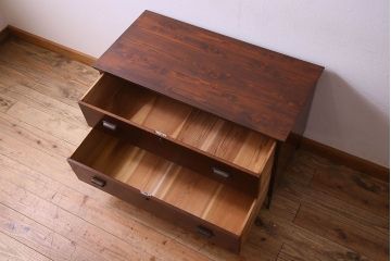 レトロ家具　昭和レトロ　前面ケヤキ材　木の質感が味わい深い鉄脚ローチェスト(ローボード、衣装箪笥、テレビ台)