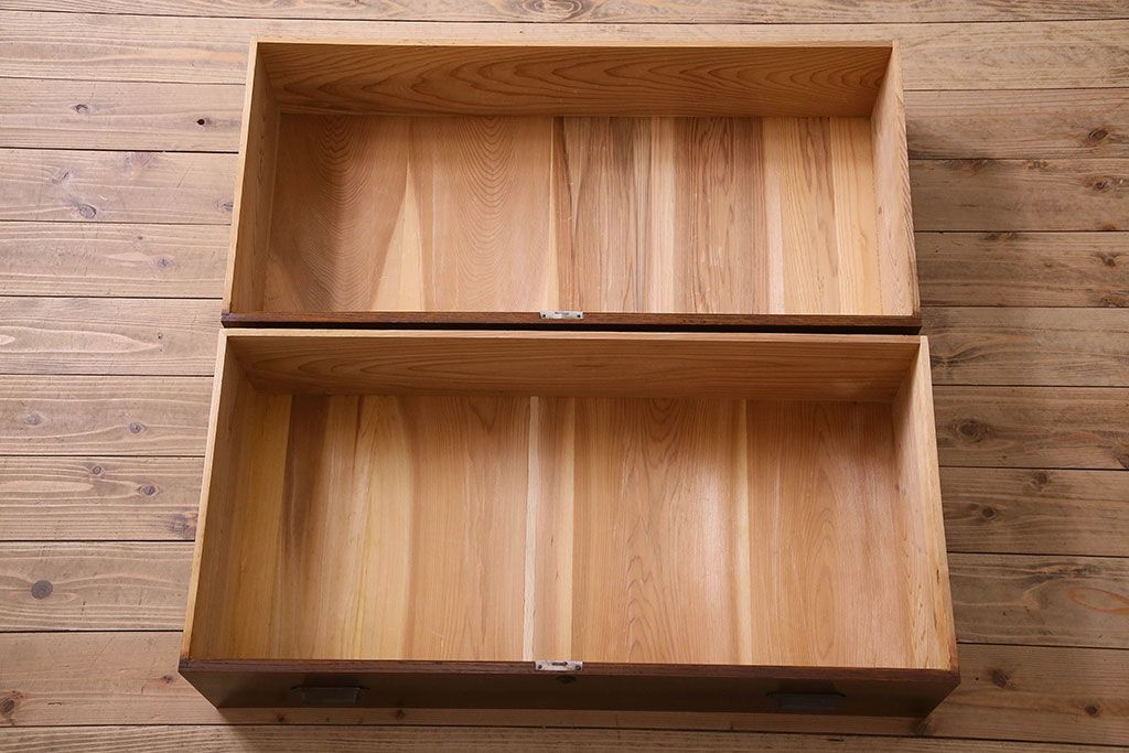 レトロ家具　昭和レトロ　前面ケヤキ材　木の質感が味わい深い鉄脚ローチェスト(ローボード、衣装箪笥、テレビ台)