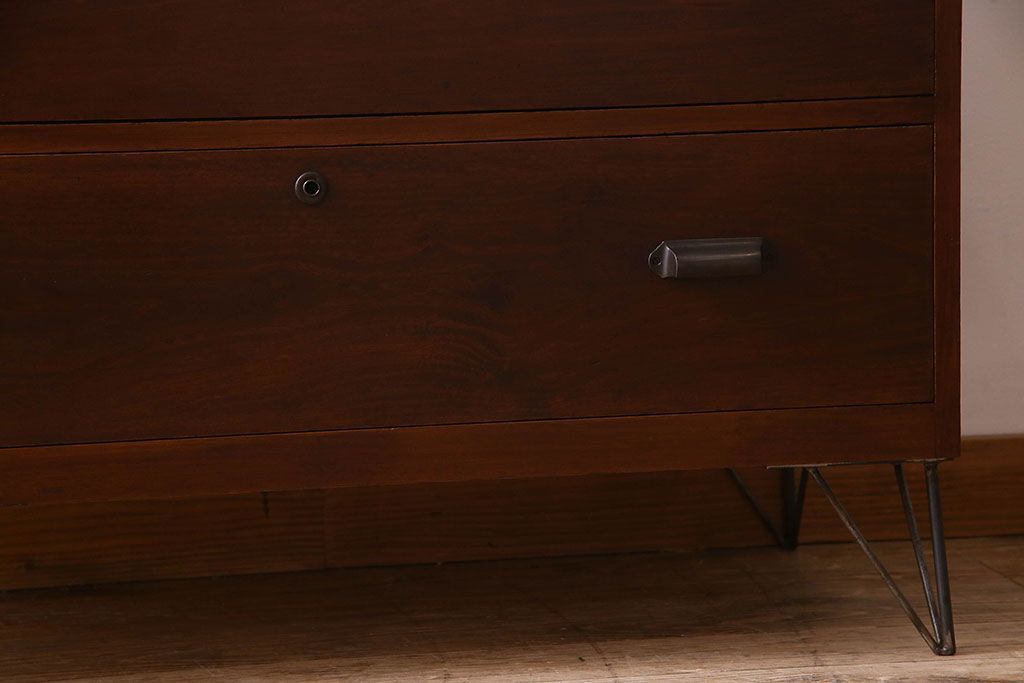 レトロ家具　昭和レトロ　前面ケヤキ材　木の質感が味わい深い鉄脚ローチェスト(ローボード、衣装箪笥、テレビ台)